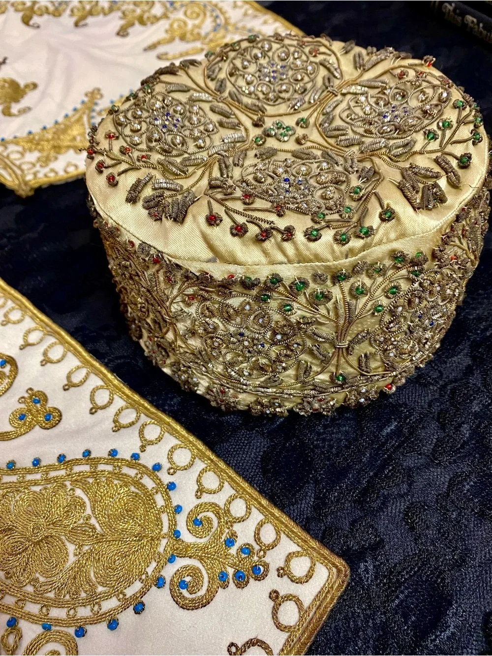 VTG Antique Zardozi Embroidered Pillbox Hat Gold Metallic Bead Nawabi Topi Cap - Picture 2 of 7